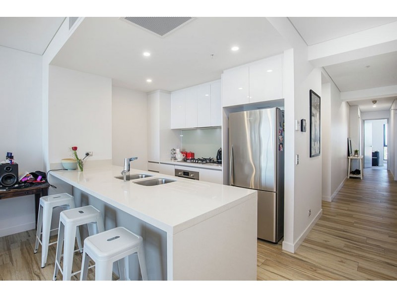 1106/2 Como Crescent, Southport QLD 4215