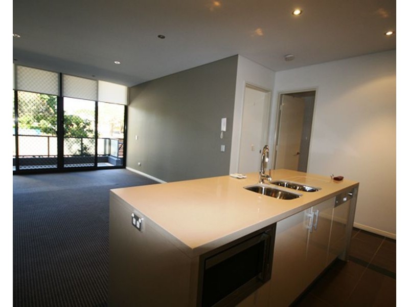 413/2 Aqua Street, Southport QLD 4215