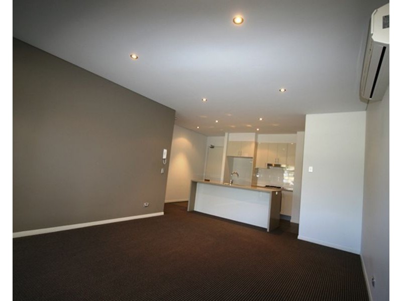 413/2 Aqua Street, Southport QLD 4215