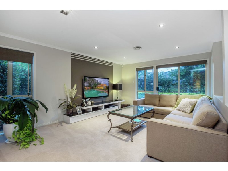 26 Sea Eagle Drive, Burleigh Waters QLD 4220