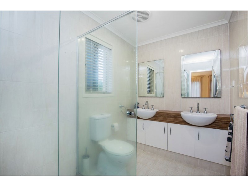 26 Sea Eagle Drive, Burleigh Waters QLD 4220