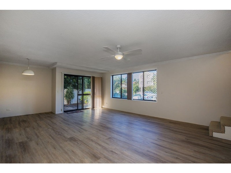 9 Baker Avenue, Labrador QLD 4215