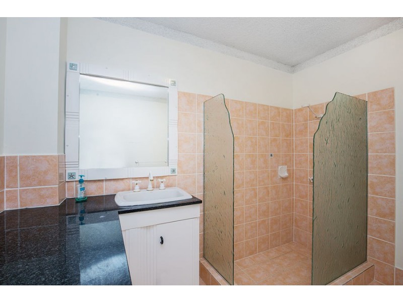 9 Baker Avenue, Labrador QLD 4215