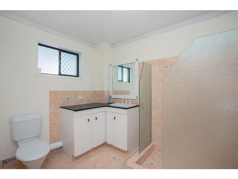 9 Baker Avenue, Labrador QLD 4215