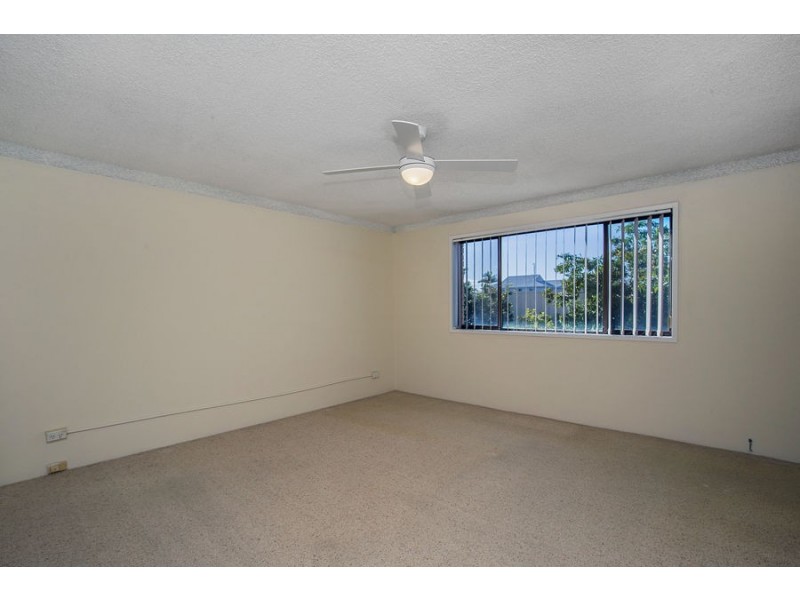 9 Baker Avenue, Labrador QLD 4215