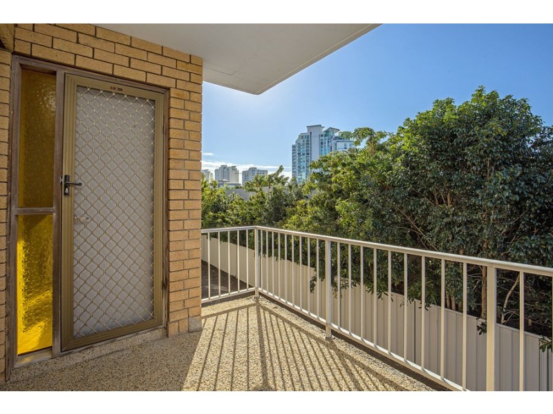 9 Baker Avenue, Labrador QLD 4215