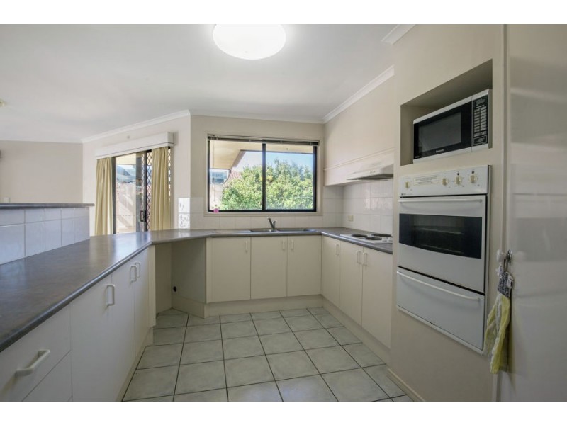 37 Crestwood Drive, Molendinar QLD 4214