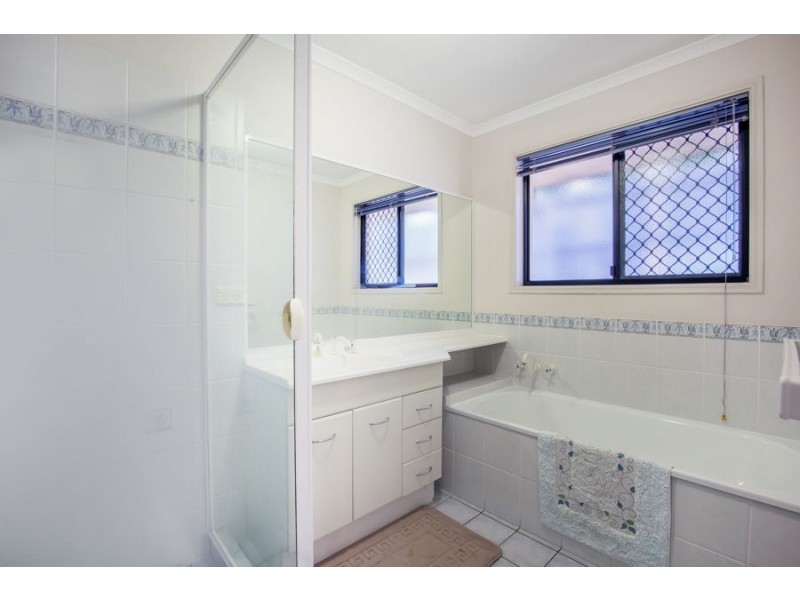 37 Crestwood Drive, Molendinar QLD 4214
