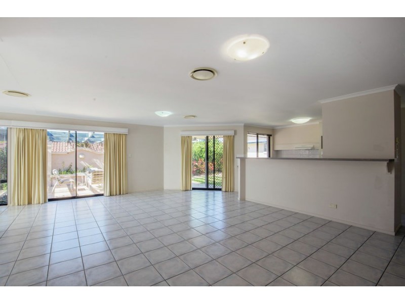 37 Crestwood Drive, Molendinar QLD 4214