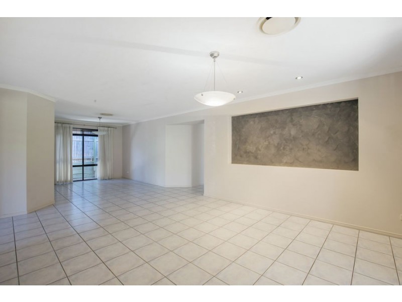 37 Crestwood Drive, Molendinar QLD 4214