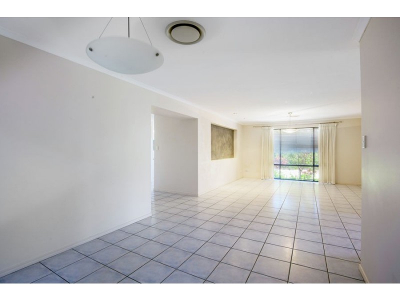 37 Crestwood Drive, Molendinar QLD 4214