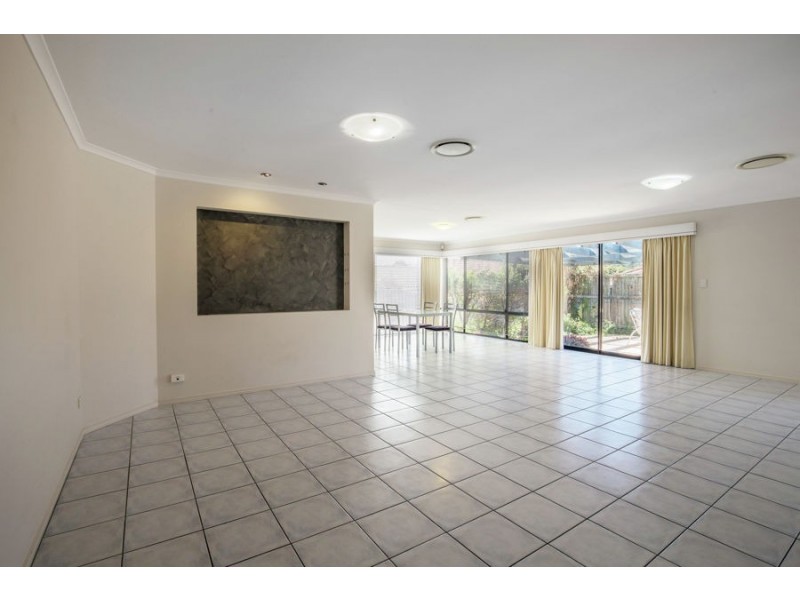 37 Crestwood Drive, Molendinar QLD 4214
