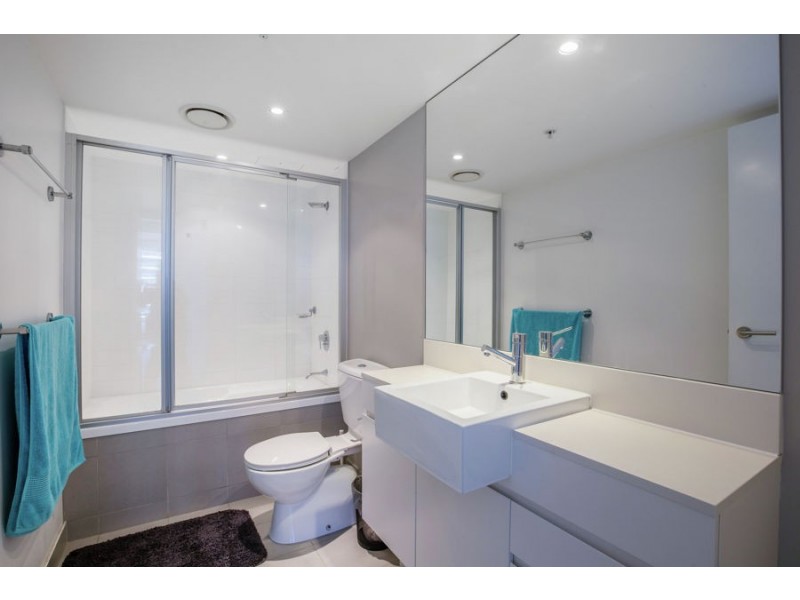 21502 56 Lawson Street, Southport QLD 4215