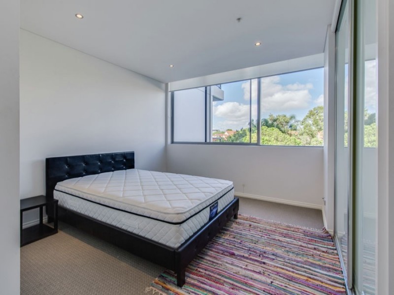 3 Como Crescent, Southport QLD 4215