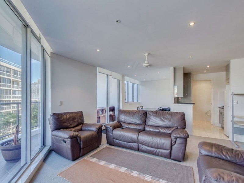 3 Como Crescent, Southport QLD 4215