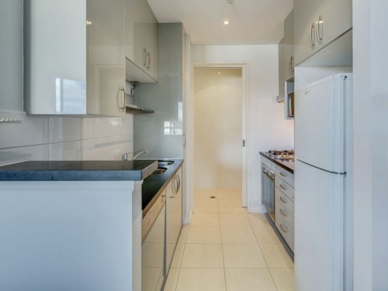 3 Como Crescent, Southport QLD 4215