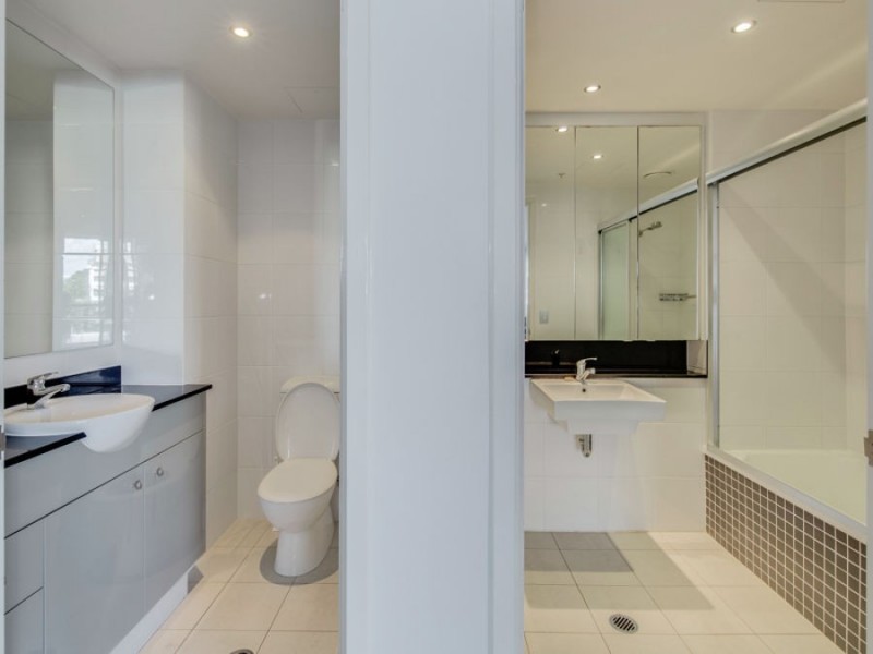 3 Como Crescent, Southport QLD 4215