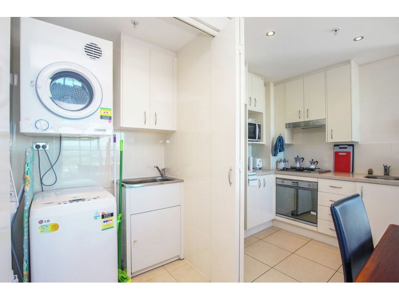 1 Como Crescent, Southport QLD 4215