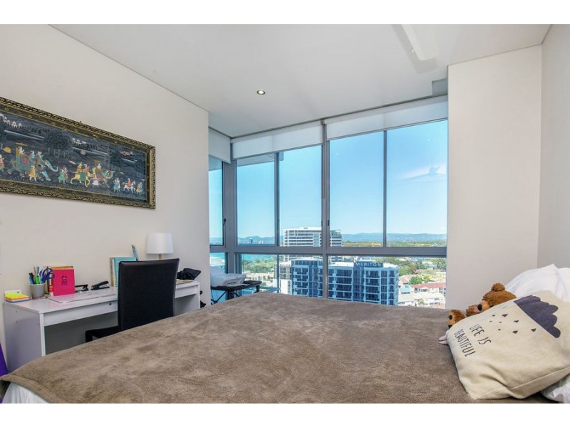 1 Como Crescent, Southport QLD 4215