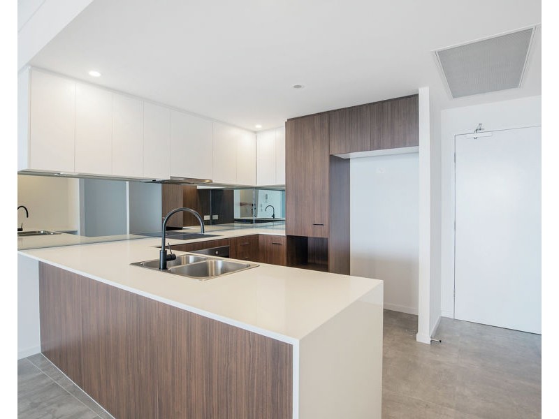 2105/397 Christine Avenue, Varsity Lakes QLD 4227