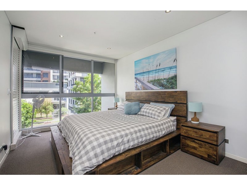 4/4 Como Crescent, Southport QLD 4215