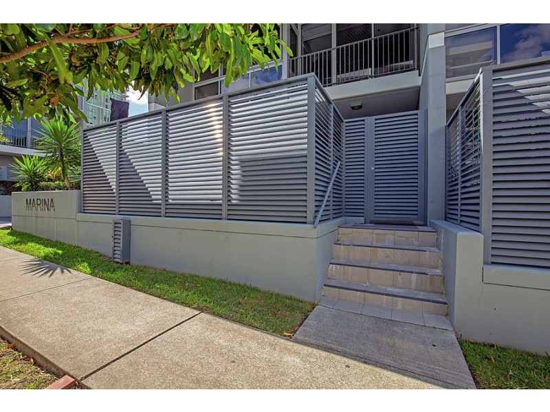 4/4 Como Crescent, Southport QLD 4215