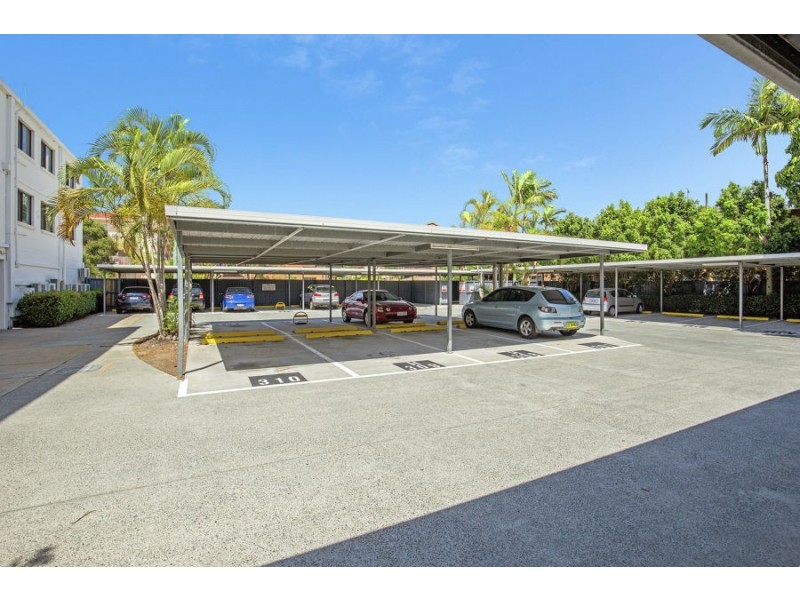 132 Marine Parade, Southport QLD 4215