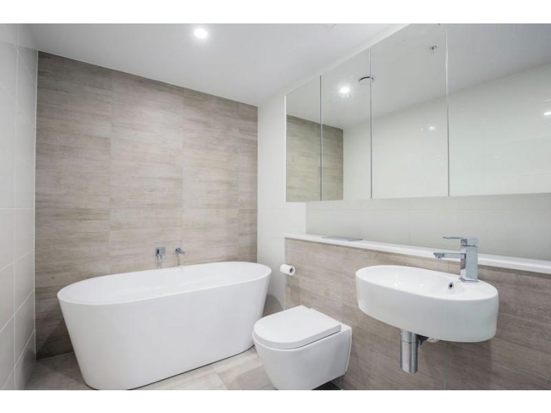 2 Como Street, Southport QLD 4215