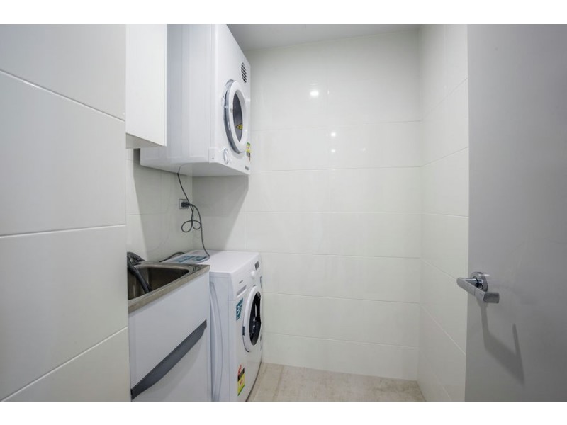 2 Como Crescent, Southport QLD 4215