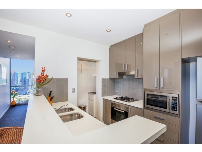 4 Como Crescent, Southport QLD 4215