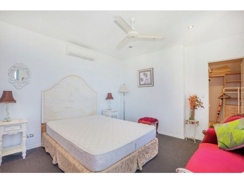 4 Como Crescent, Southport QLD 4215