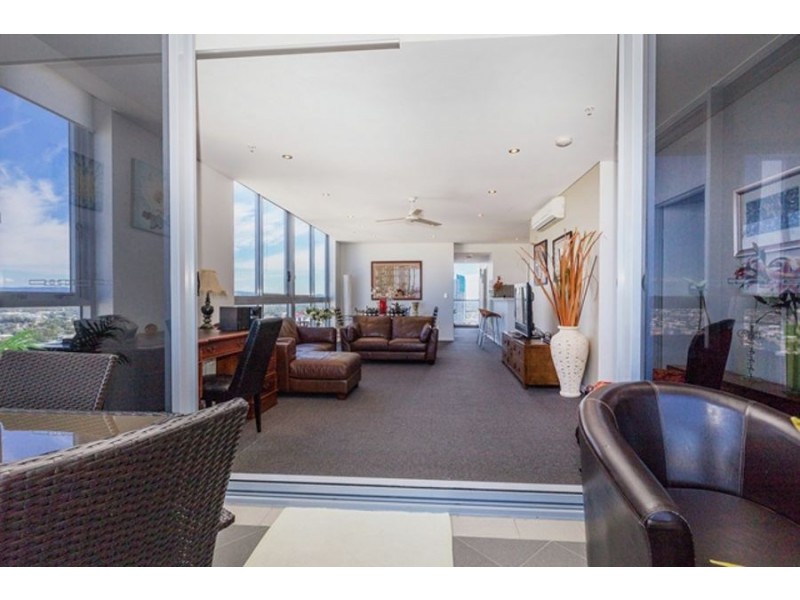 4 Como Crescent, Southport QLD 4215