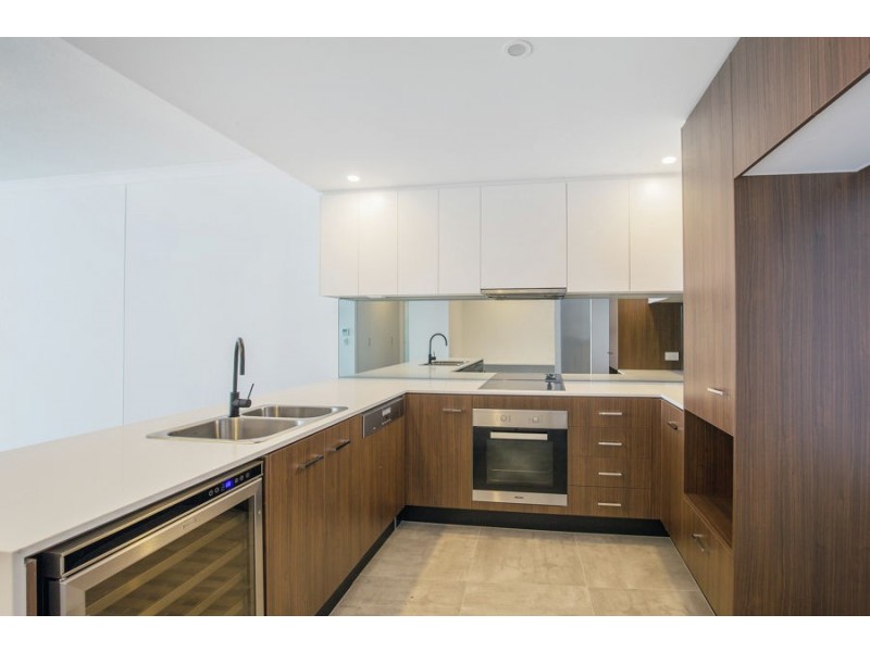 2105/397 Christine Avenue, Varsity Lakes QLD 4227