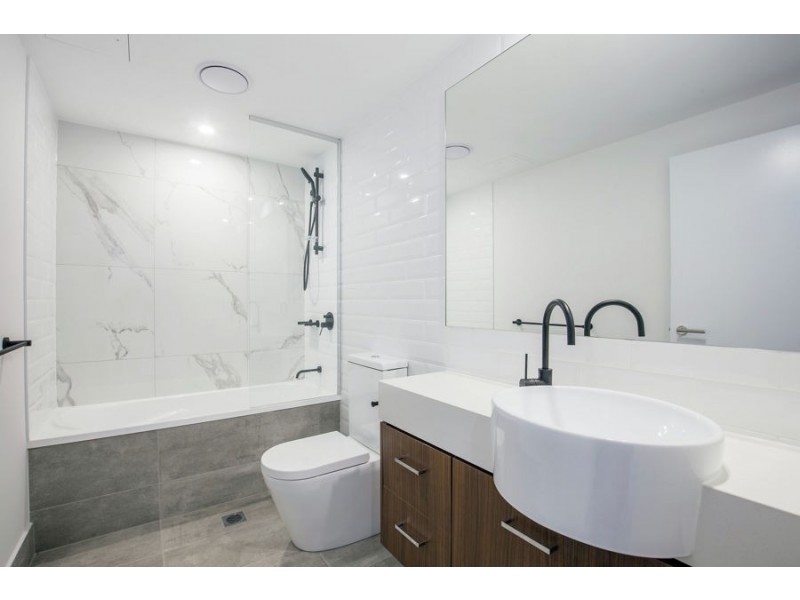 2105/397 Christine Avenue, Varsity Lakes QLD 4227