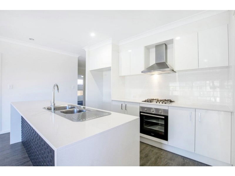76 North View Street, Hope Island QLD 4212