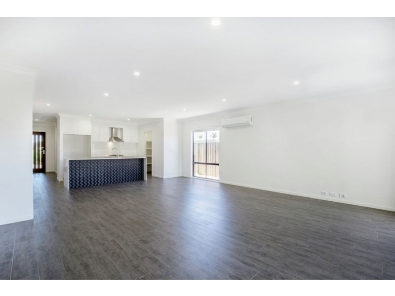 76 North View Street, Hope Island QLD 4212