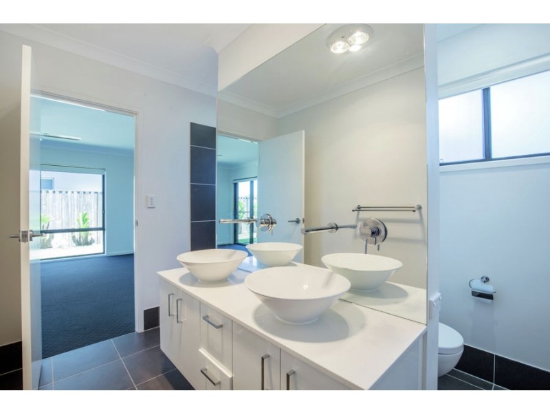 76 North View Street, Hope Island QLD 4212
