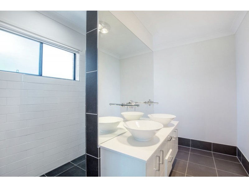 76 North View Street, Hope Island QLD 4212