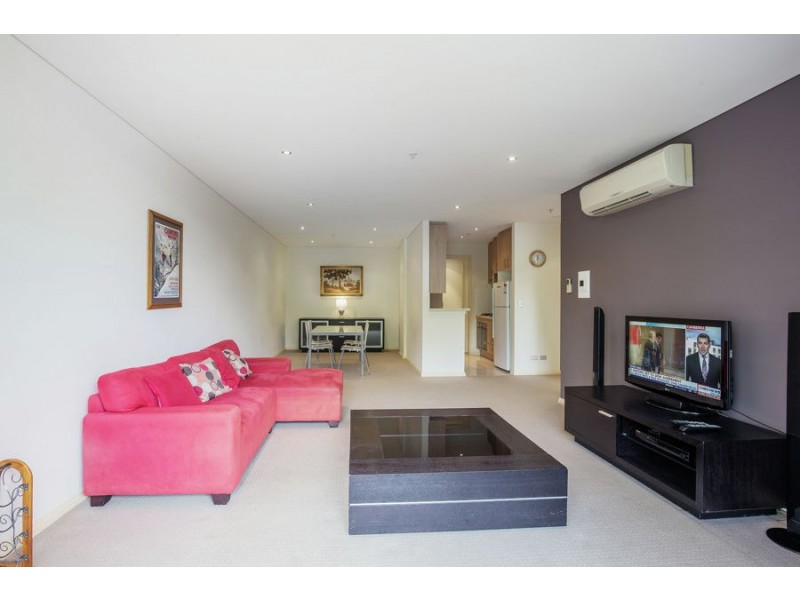 3 Como Crescent, Southport QLD 4215