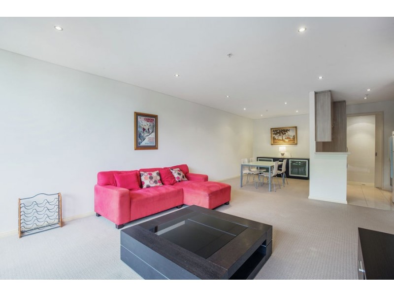 3 Como Crescent, Southport QLD 4215