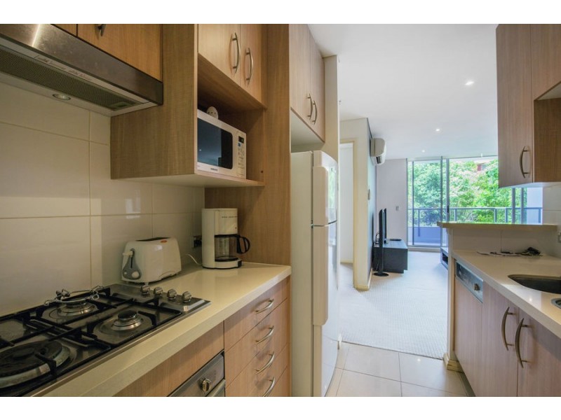 3 Como Crescent, Southport QLD 4215
