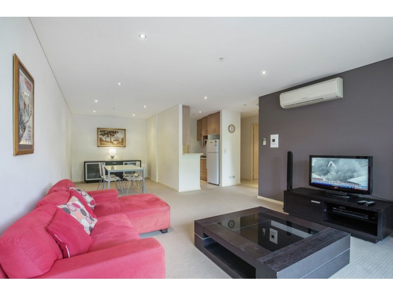3 Como Crescent, Southport QLD 4215