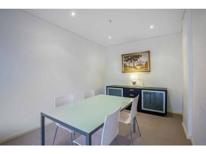 3 Como Crescent, Southport QLD 4215