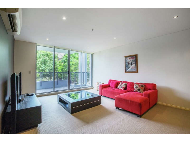 3 Como Crescent, Southport QLD 4215
