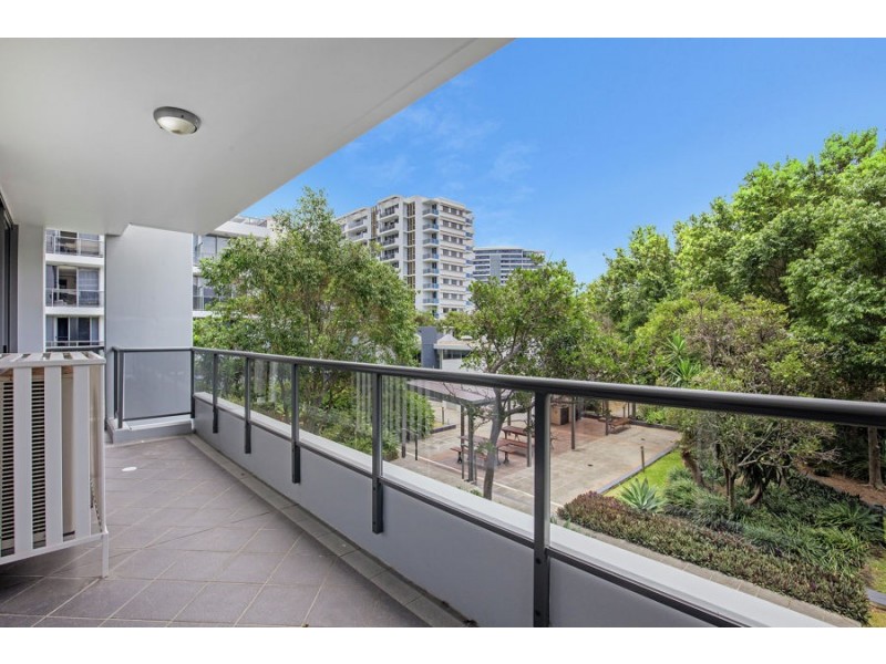 3 Como Crescent, Southport QLD 4215