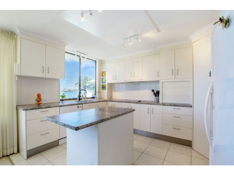 77 Brighton Parade, Southport QLD 4215