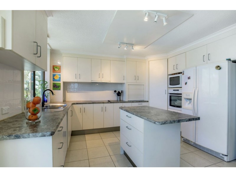 77 Brighton Parade, Southport QLD 4215