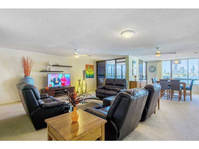 77 Brighton Parade, Southport QLD 4215