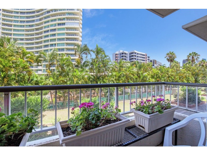 77 Brighton Parade, Southport QLD 4215