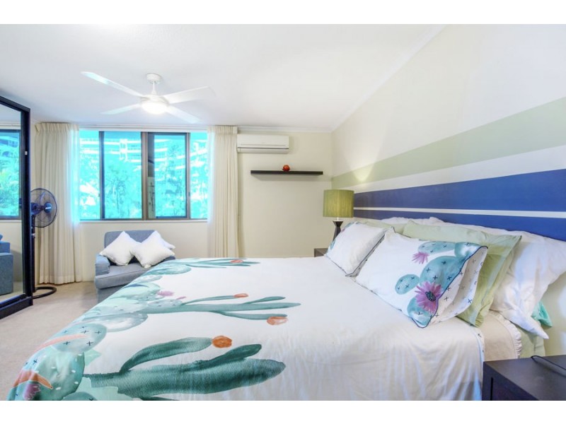 77 Brighton Parade, Southport QLD 4215